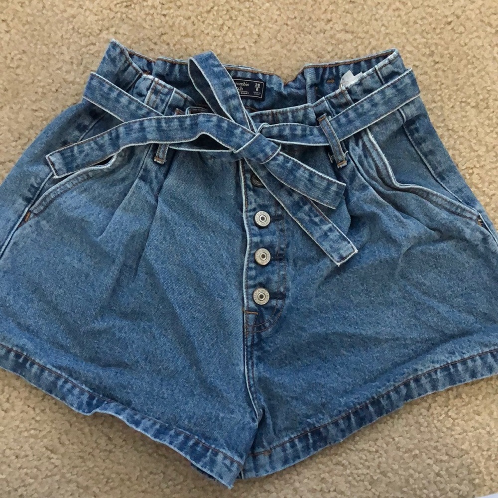 ABERCROMBIE denim shorts! SIZE 28/6